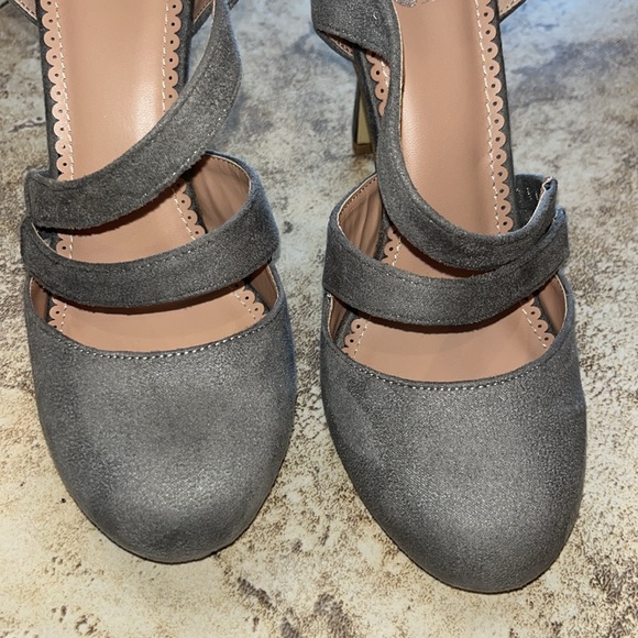 JOURNEE Collection ZEERA style grey suede high heel shoe size 8 - Picture 2 of 10